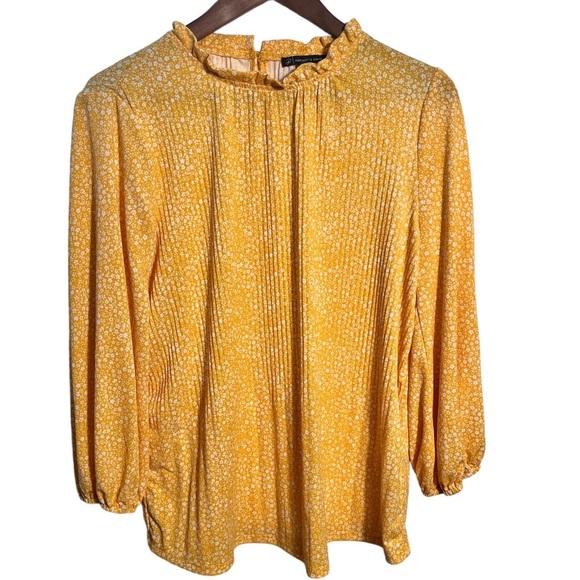 Adrianna Papell Tops - Adrianna Papell yellow top tiny flowers size medium